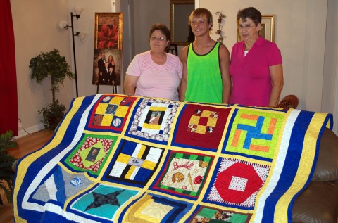 Iris, Ryne, Lynda with quilt