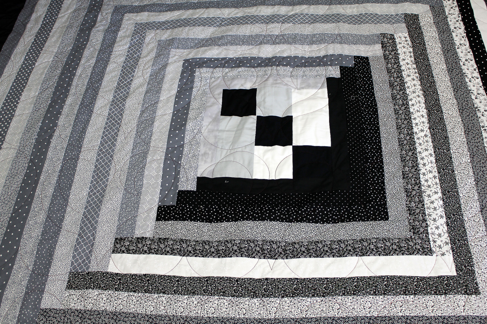 Vickie’s Black and White Mirror Quilt