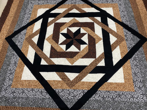 Katherines’s Star in Interlocking Squares Quilt