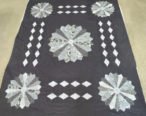 Crystal’s Black & White Dresden Plate Quilt