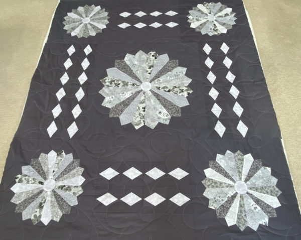 Crystal’s Black & White Dresden Plate Quilt