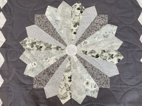 Crystal’s Black & White Dresden Plate Quilt